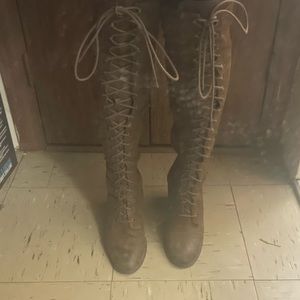 Gently worn over the knee boots. Size 9, last worn Halloween. Comfy and stylish!